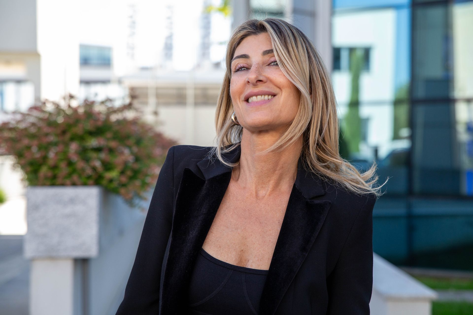 Annalisa Carnovali, mediatrice creditizia, sorridente in giacca nera